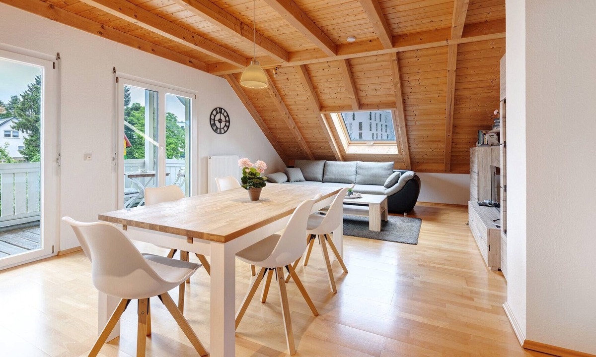 Kadelburg Apartment | Sunny Apartment with Balcony and Wi-Fi