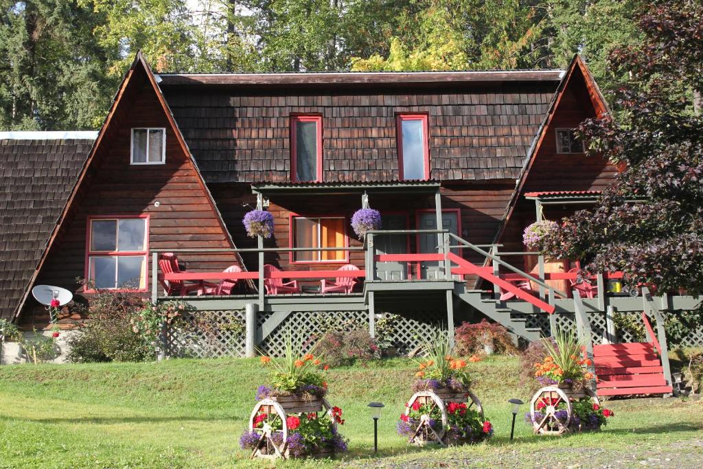 Kaslo Ski Chalet | Sunny Bluffs Chalets
