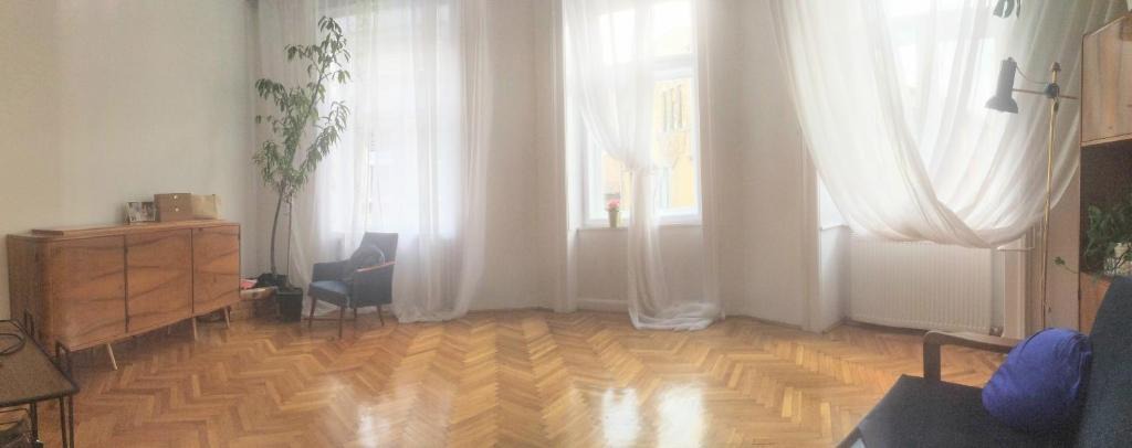 Csarnok negyed Apartment | Sunny Central Apartment
