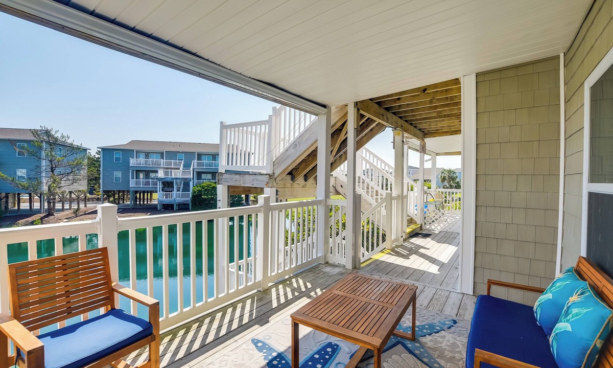 Ocean Isle Beach Apartment | Sunny Condo - Private Ocean Isle Beach Access!