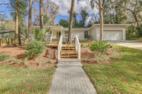 Gainesville House | Sunny Gainesville Home ~ Half-Mi to UF Campus!