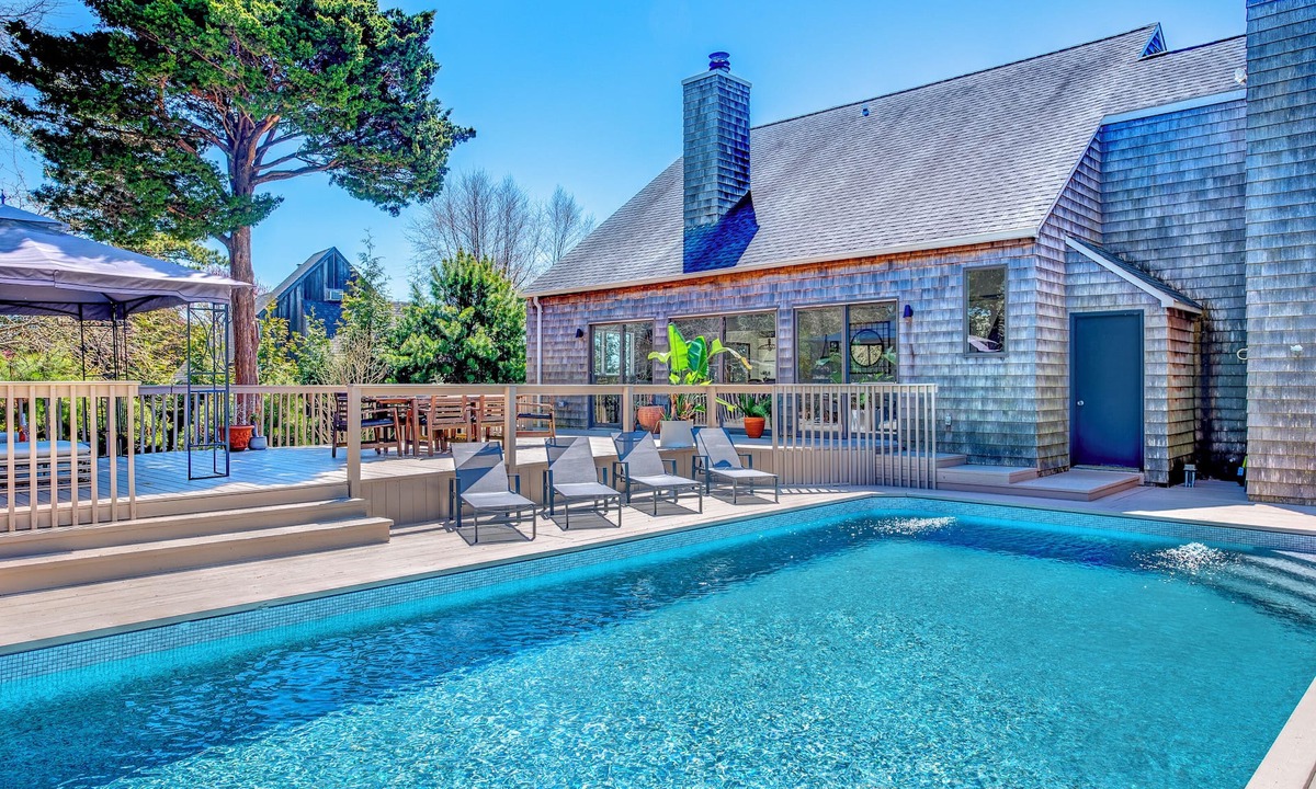 Remsenburg House | Sunny Hamptons Getaway With Pool