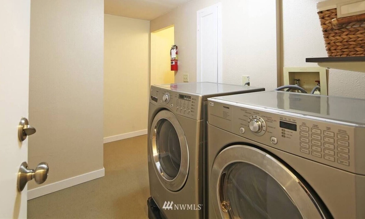Highland Park Condo | Sunny in Seattle