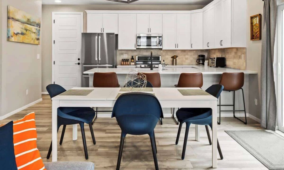 Westminster House | Sunny & Quaint Hidden Gem w/Office | Dog Friendly