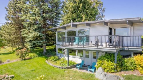 Freeland House | Sunny Side Island Retreat by AvantStay