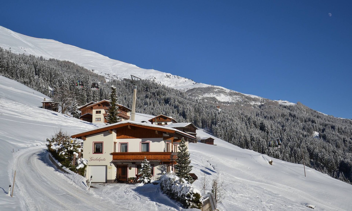 Vorderlanersbach Apartment | Sunny south-facing slope, detached, directly at the ski area Zillertal 3000, W-LAN