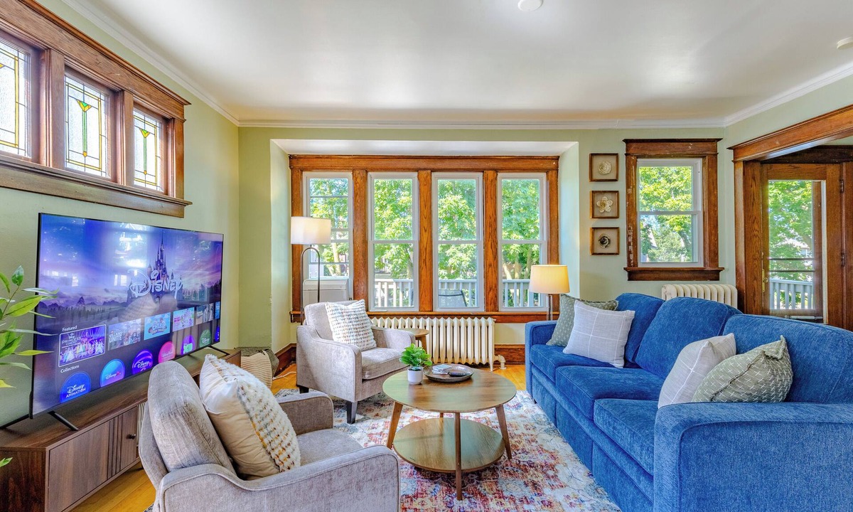 Upper East Side House | Sunny & Spacious 4BR East Side Stay ¦ Balcony ¦ Family-Friendly