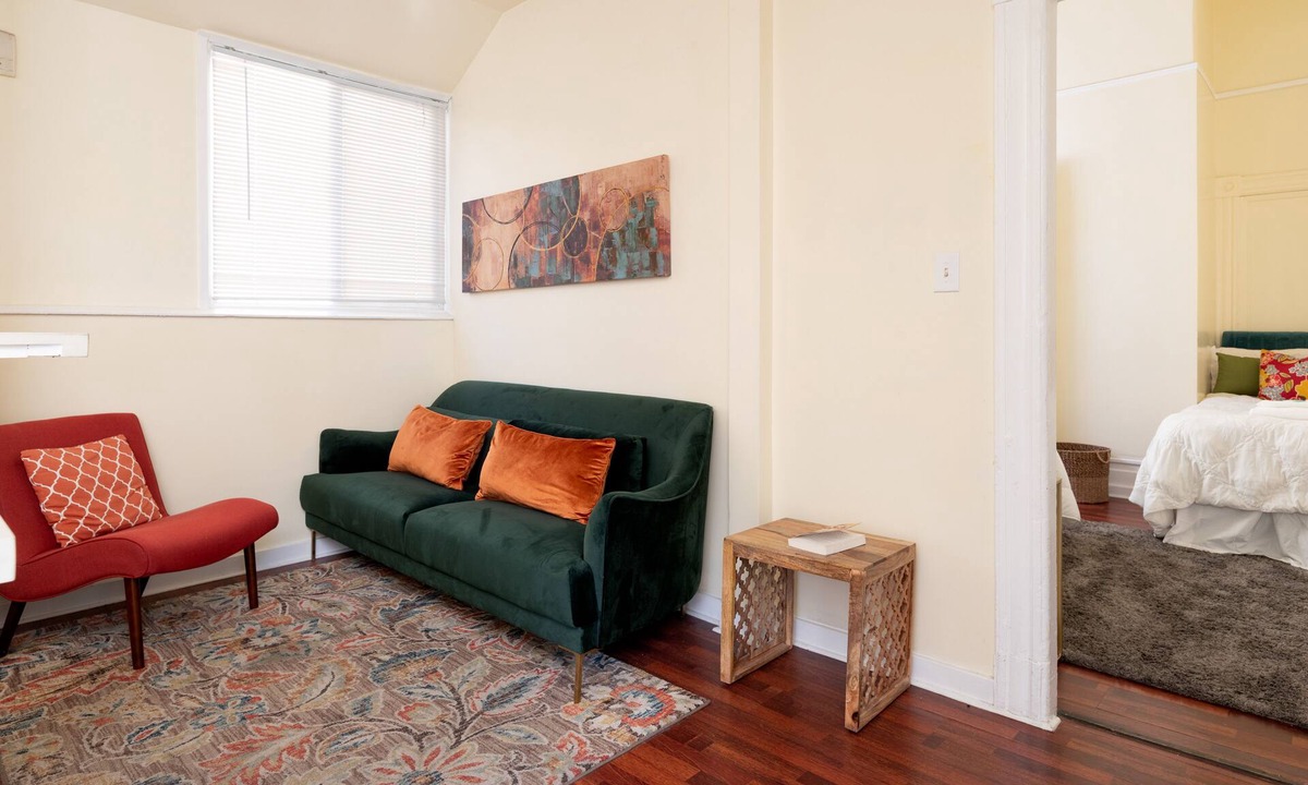 Uptown Oakland House | SUNNY & SPACIOUS FLAT IN DOWNTOWN
