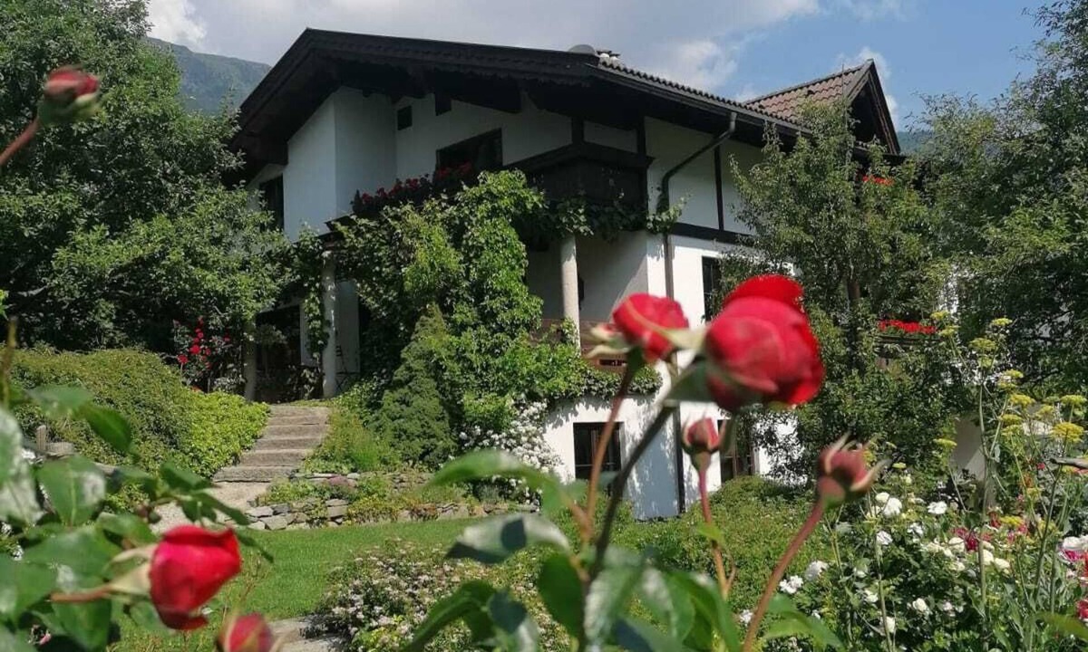 Laimach Apartment | sunny unobstructed location 70m² Apartment very cozy Tyrolean-style