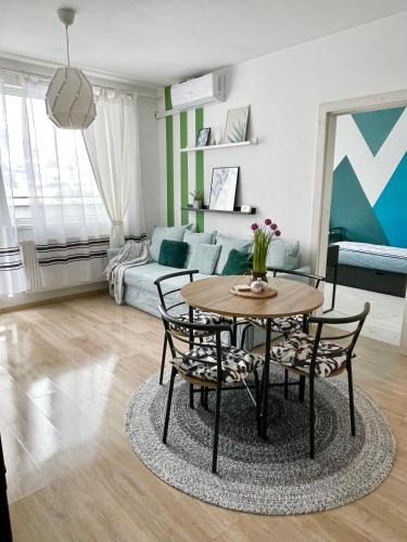 Floresti Apartment | Sunny View 2BR Apartment with Terrace - near VIVO and Amethyst