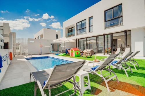 Pernera Villa | SunnyVillas 4BR New Villa Private Pool in Pernera