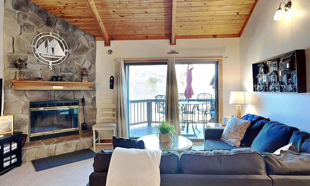 Sunplace House | Sunplace 02 | Easy Access to Lake + Indoor Pool!