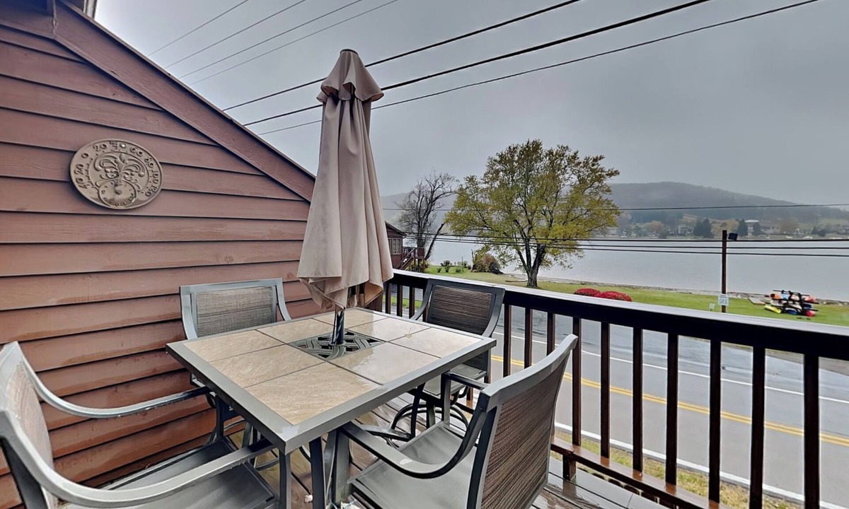 McHenry House | Sunplace 07 by Taylor Made Deep Creek
