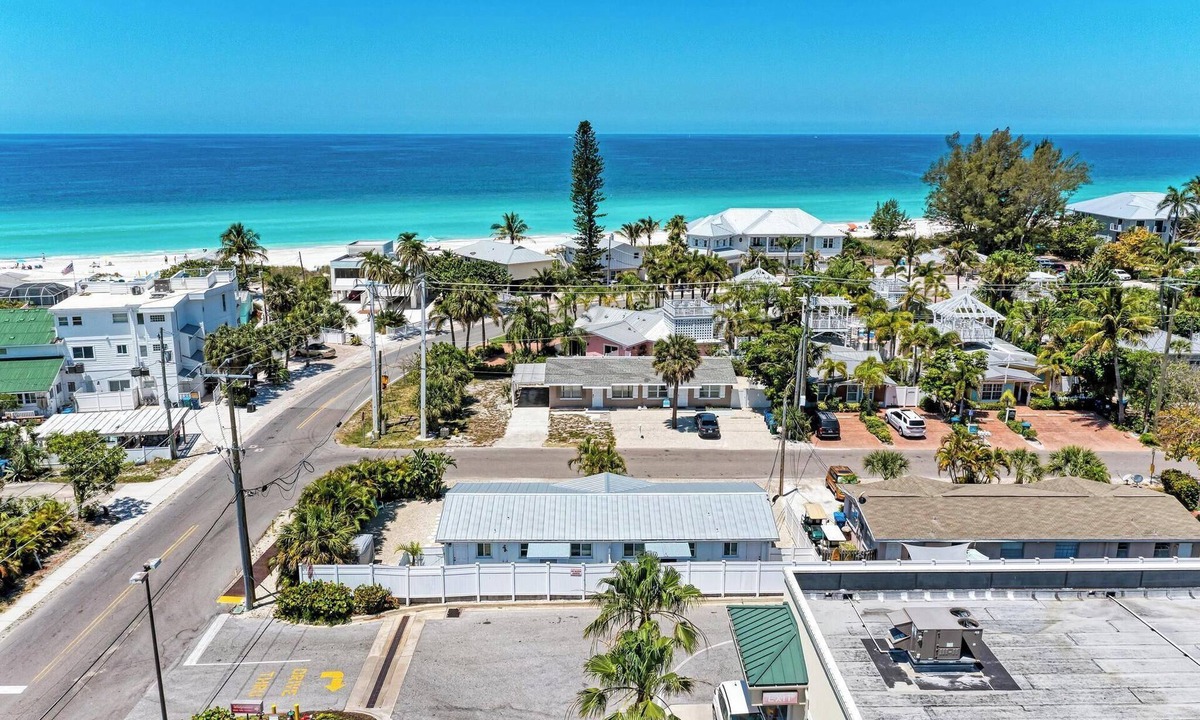 Whitney Beach Cottage | SunRaehs N managed by Beach Retreats