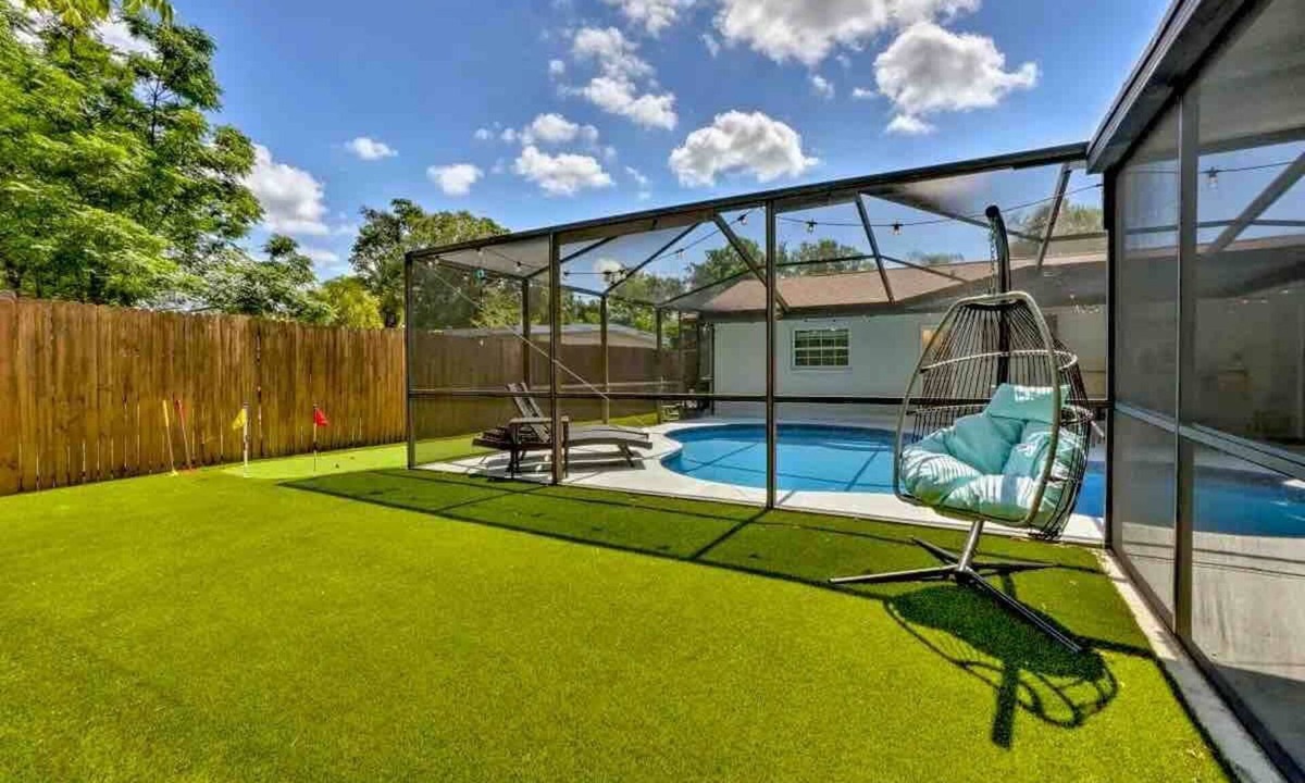 Safety Harbor House | SunRay Stay ~ Heated Pool, Putting Green, & Patio