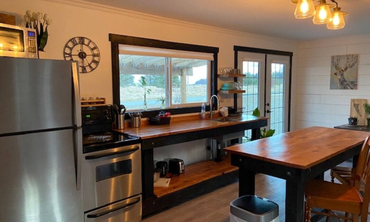 Sandspit House | Sunrise Cabin Private Beach Front Accommodation sleeps 6
