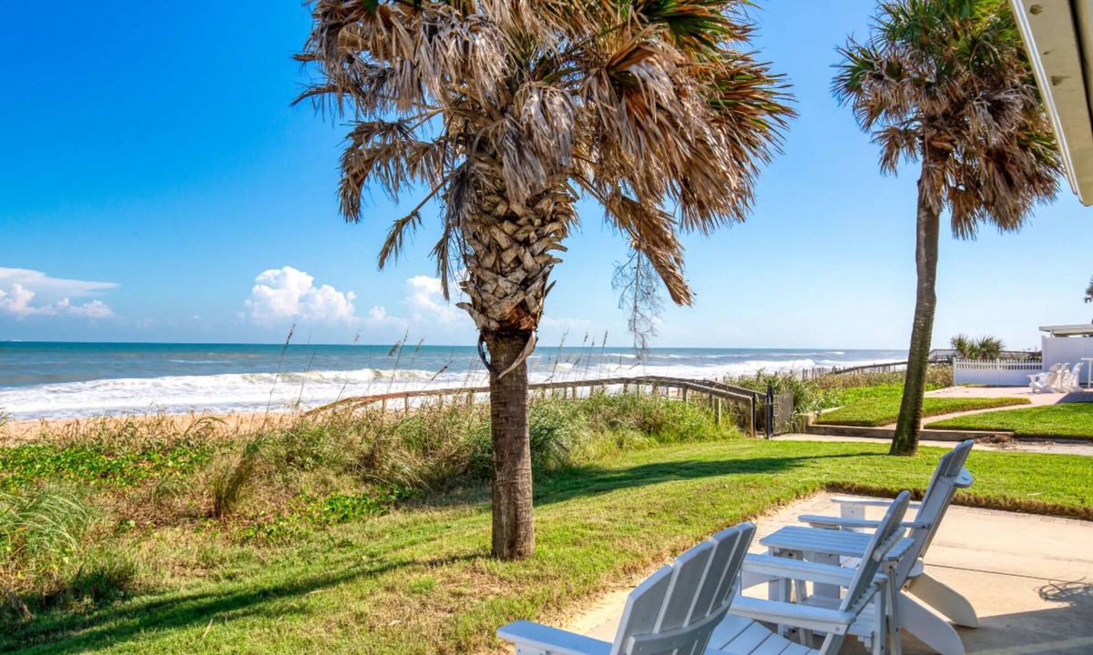 O'byrne House | Sunrise Cottage By the Sea | Pet-friendly Oceanfront Cottage with Stunning Views