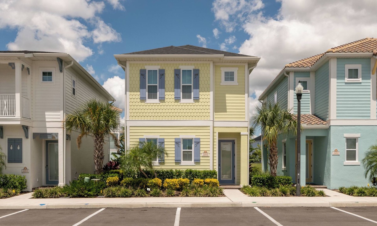 West Kissimmee Cottage | Sunrise Cottage near Disney with Margaritaville Resort & Island H20 Waterpark.