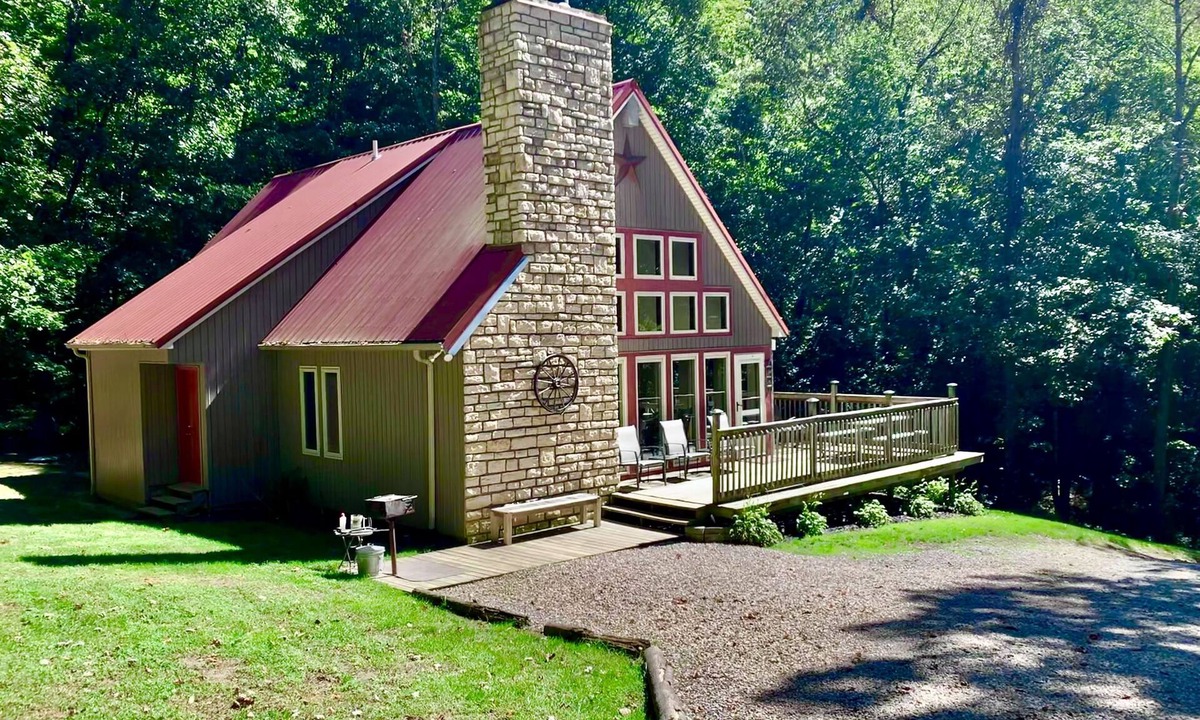 New Plymouth Cabin | Sunrise Forest, peaceful retreat in Hocking Hills sleeps 9 with 3 full bathrooms