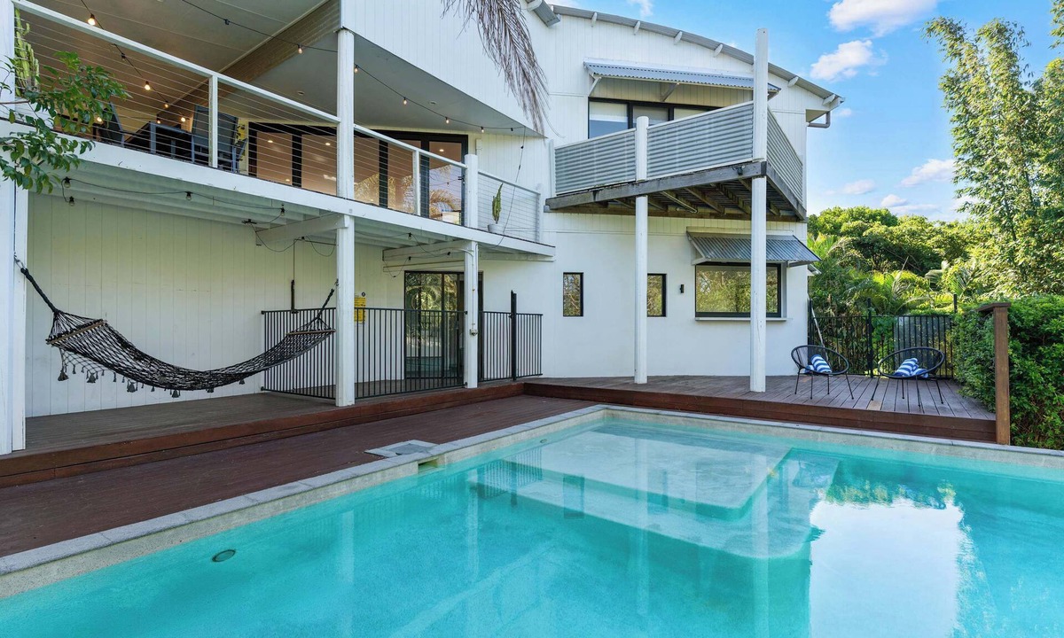 Sunrise Beach House | Sunrise Pool Sanctuary