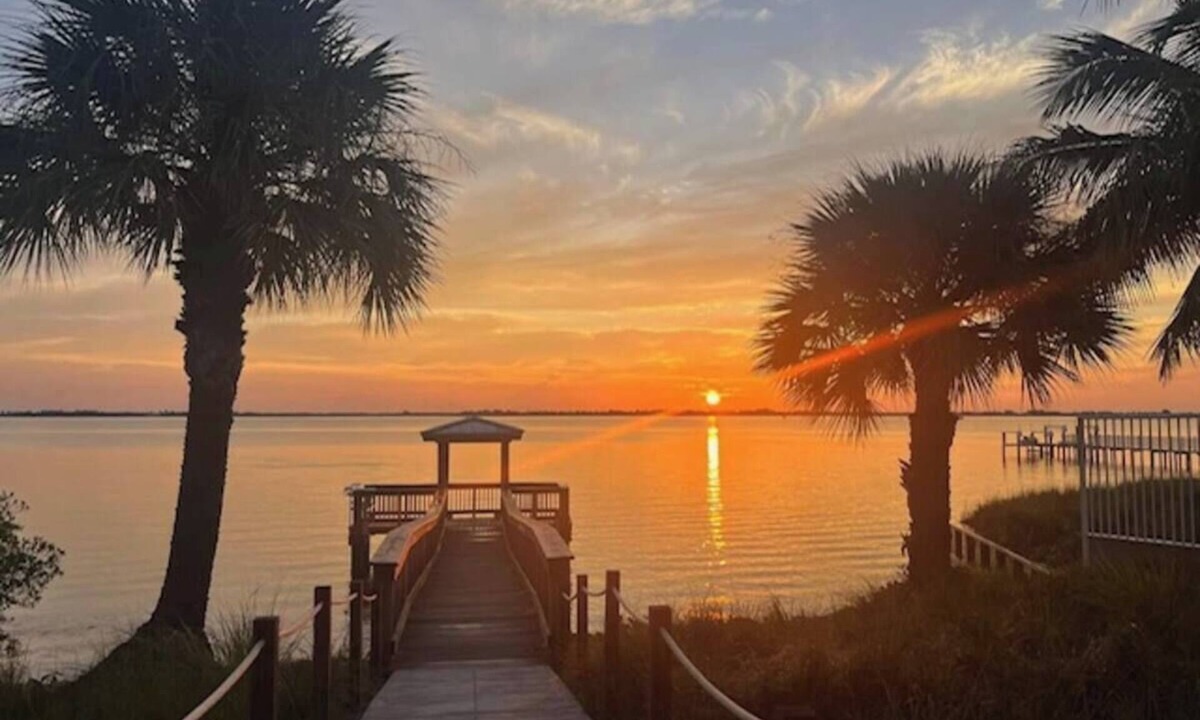 Jensen Beach House | Sunrise & River Views Fishing Access Gym Pool