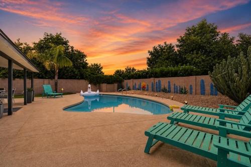 Cox Heights House | Sunrise-Sparkling Pool-BBQ Grill-Mins to Old Town