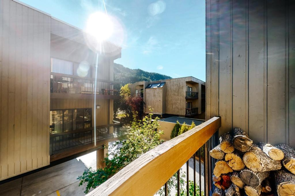 Eagle-Vail Apartment | SunRiver Mountain Getaway