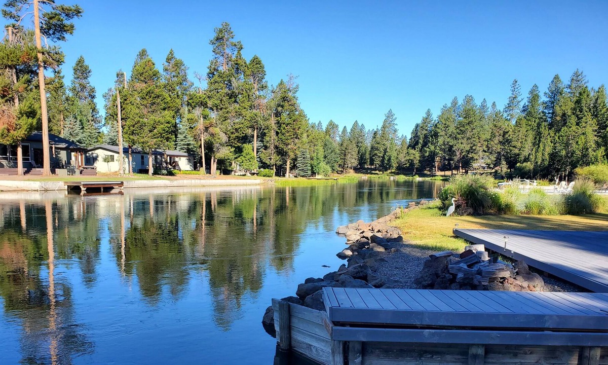 Three Rivers House | Sunriver & Mt.Bachelor Riverfront Retreat - Hottub, Sauna, Private Dock!