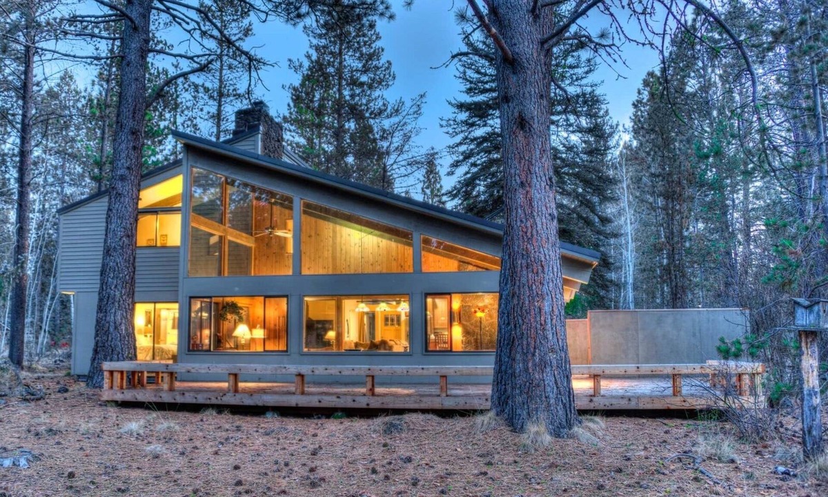 Sunriver House | Sunriver Resort Home-A/C, 8 SHARC Passes-Pool Table-Fairway View-Sleeps 12