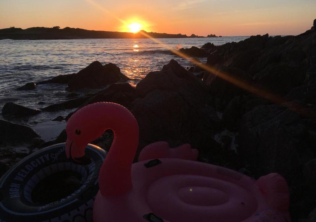 Castel House | Sunset at Horizon