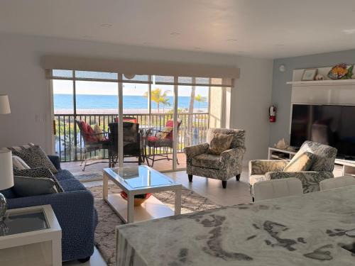 Holmes Beach Apartment | Sunset Beach 101 Beach Front Unit