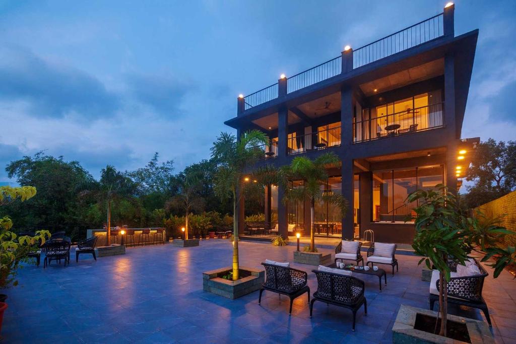 Khalapur Villa | Sunset Boulevard by StayVista - Lakeside Villa with Pet-Friendly Ambiance, Deck, Terrace, Plunge Pool & Modern Flair