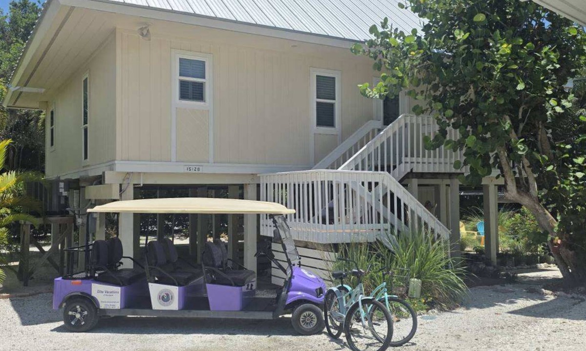 Captiva House | Sunset Captiva 58. Charming 3-bedroom home in the heart of Captiva village.