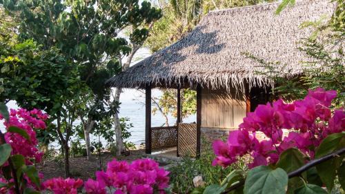 Wodong House | Sunset Cottages