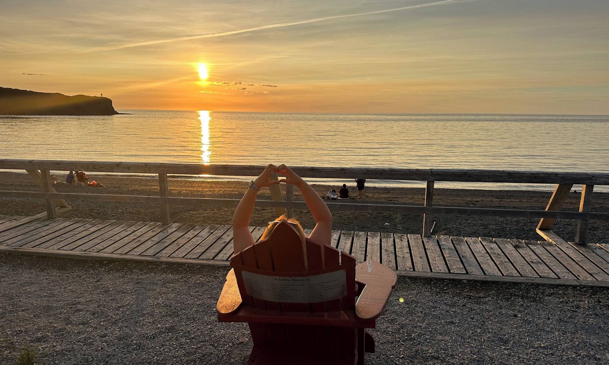 Trout River House | Sunset Escape! 3-bedroom bungalow near the Ocean with AC and WIFI.