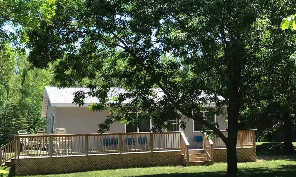 Agency Village House | Sunset Grove Cottage on Lake Traverse