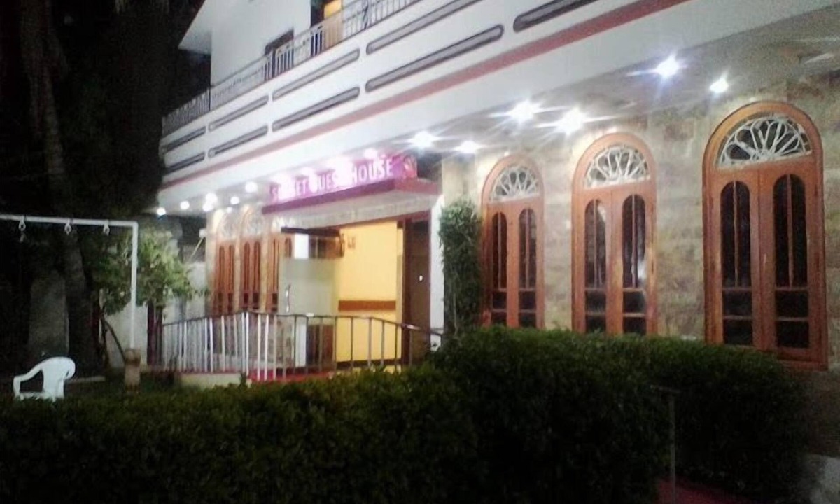 PECHS House | Sunset Guesthouse