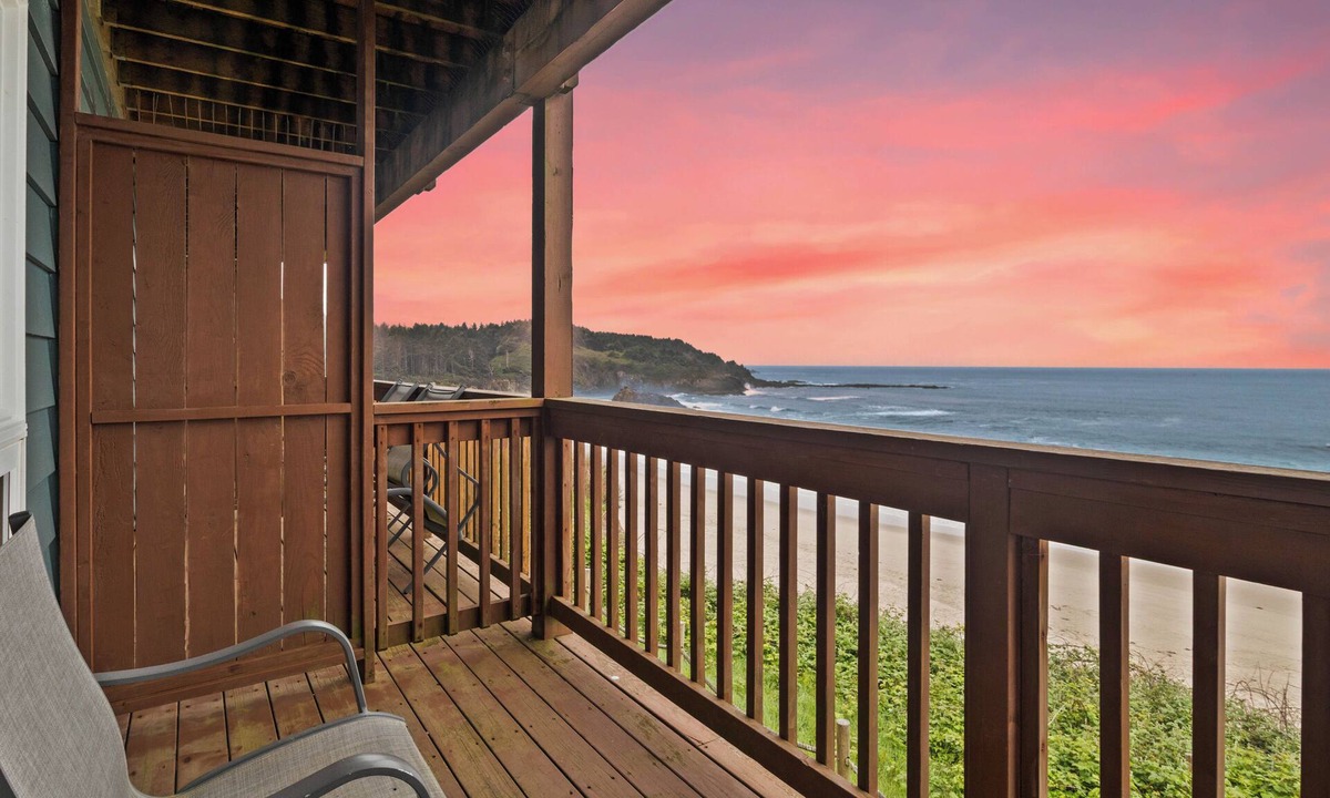 Lincoln Beach Hotel | Sunset Haven