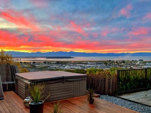 Nelson House | Sunset Heights - Nelson Holiday Home