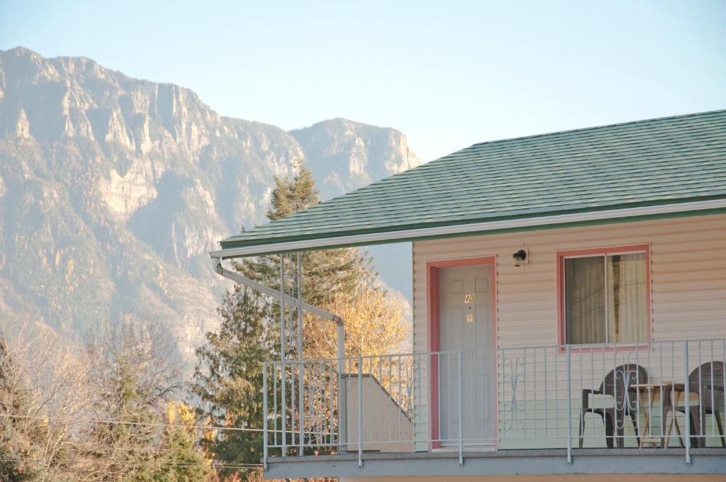 Creston Hotel | Sunset Motel