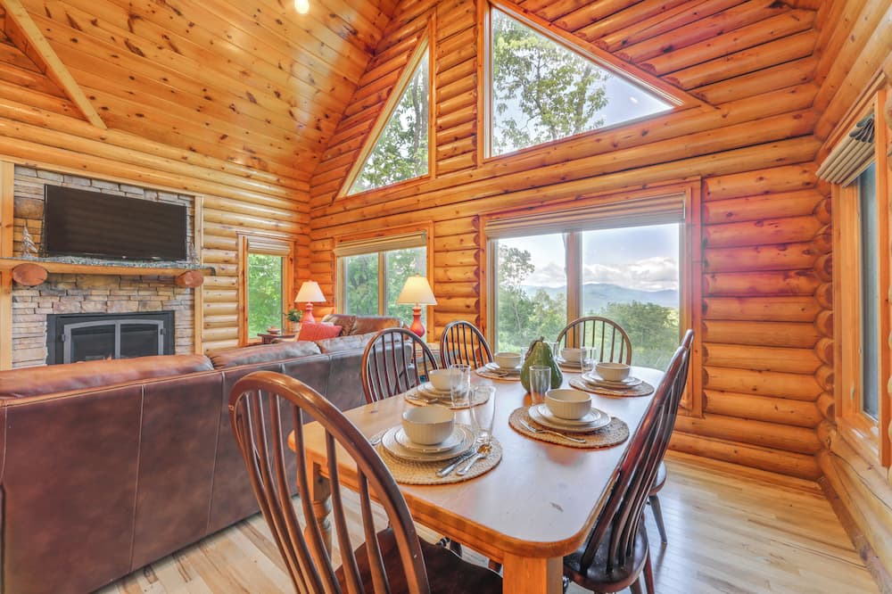 Sylva Cabin | Sunset & Mountain Views: Scenic Sylva Log Cabin!