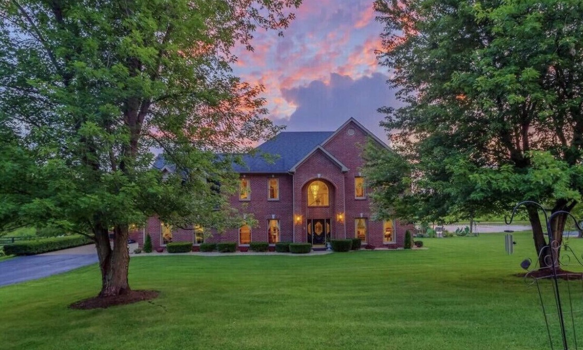 Moon Lake Estates House | 🌅 Sunset Oasis Retreat, Saltwater Pool, Hot Tub & Kentucky Adventure Awaits