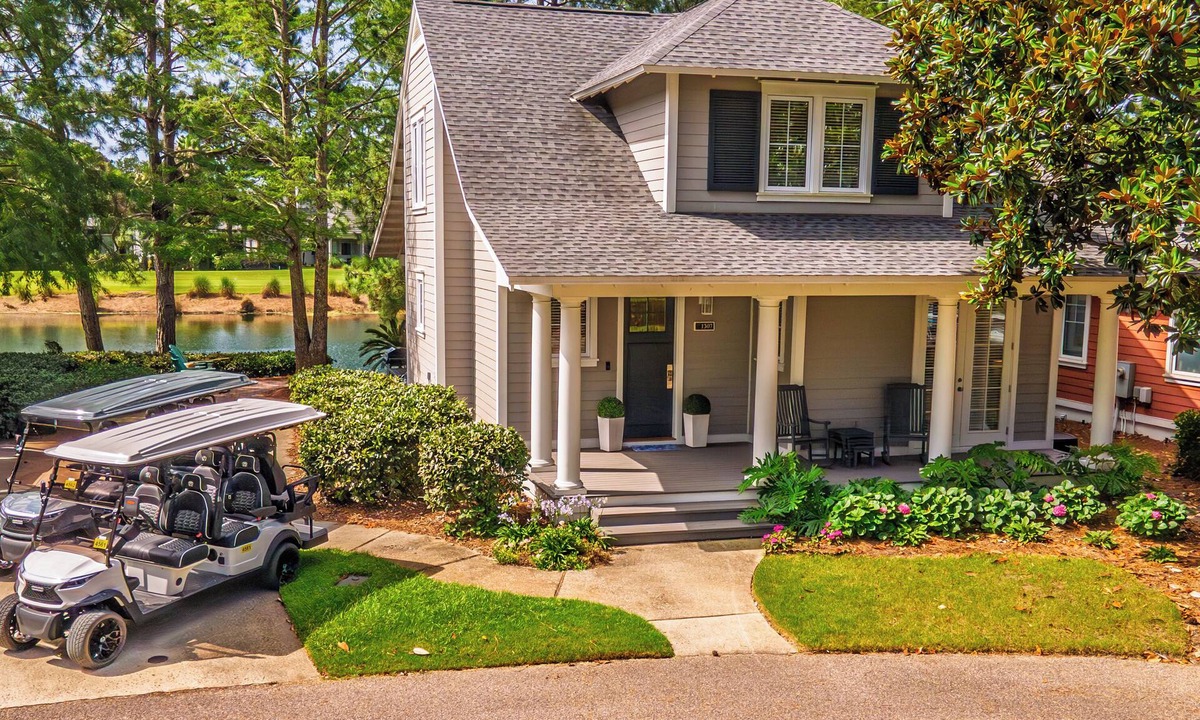 Laurel Grove House | Sunset On Laurel – 3BR Golf Retreat, Golf Carts, Resort Amenities, Pets