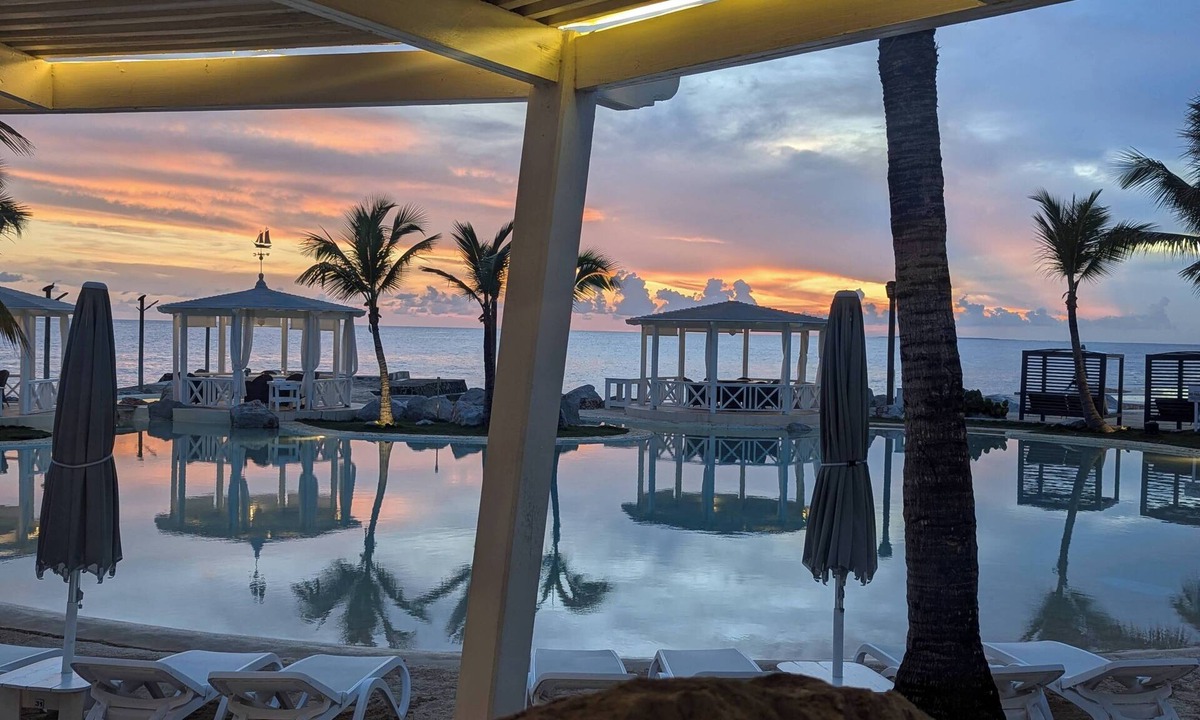 Dominicus Apartment | Sunset Paradise: Apt with Ocean and Pool access