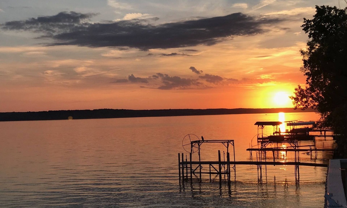 Town of Ledyard Cottage | Sunset Paradise, lakefront on Cayuga Lake w/ Hot Tub, Screened Porch & Boat Lift