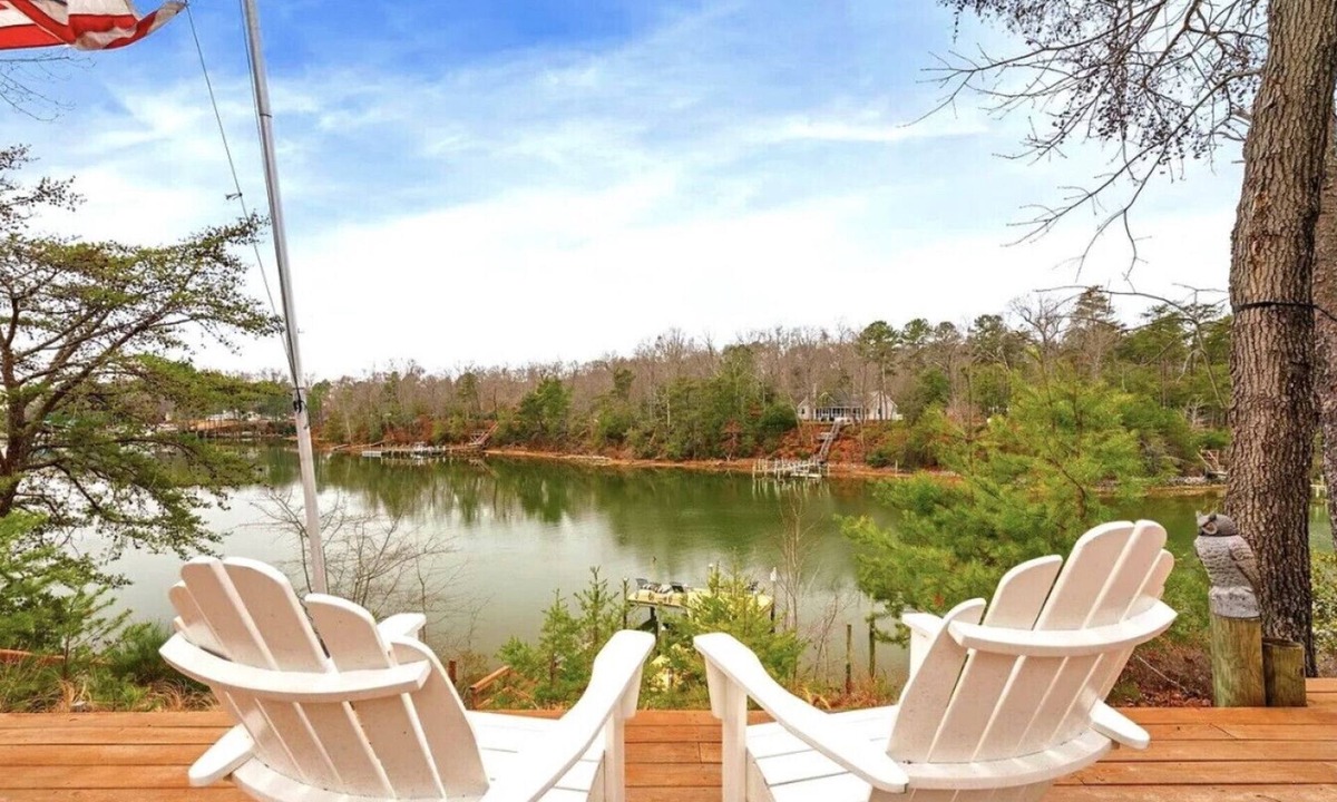 Lancaster House | Sunset Point on Greenvale Creek/Private waterfront retreat with dock