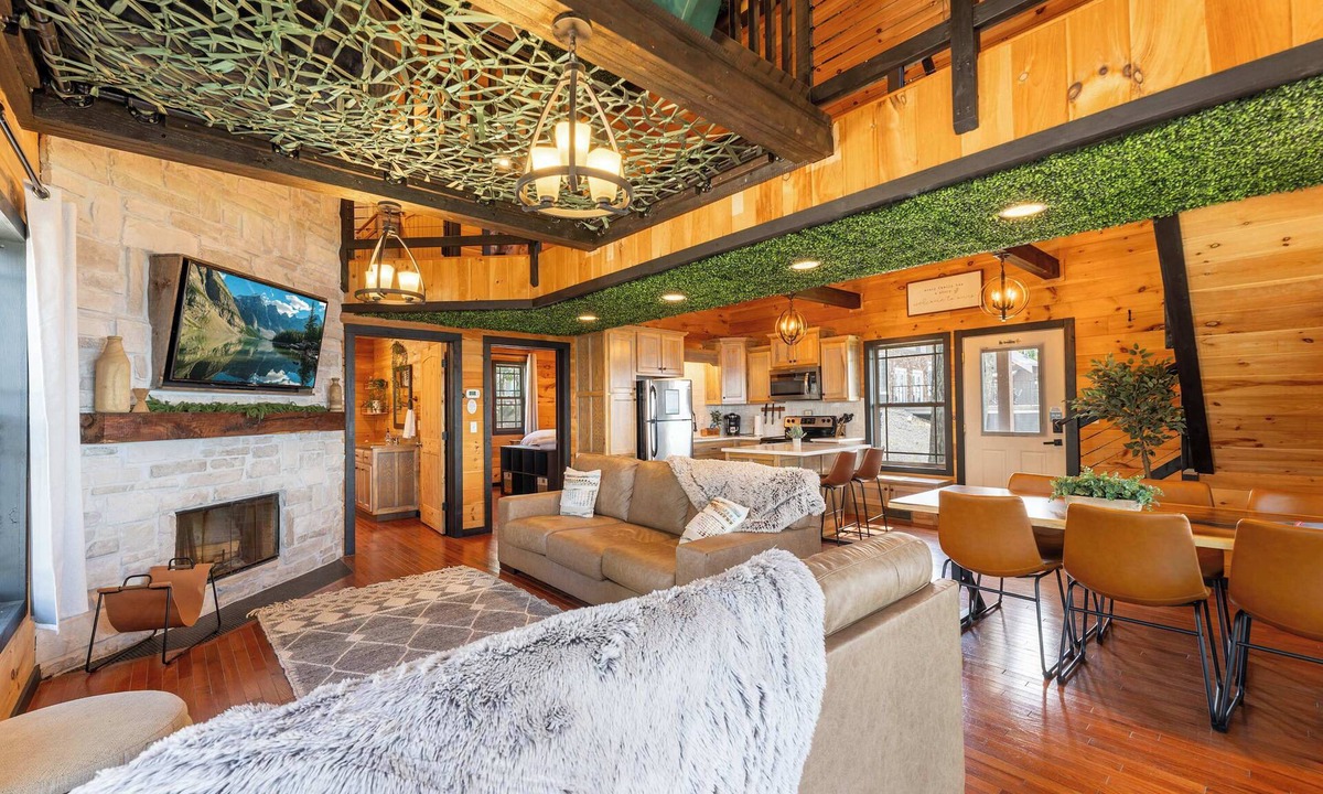 Bryant Cabin | Sunset Ridge cabin 21 miles from Chatt, TN! Indoor pool & hot tub!