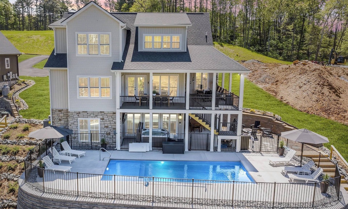 Moneta House | Sunset Ridge, Lakefront NEW Luxury w/7-Bedrooms + Heated Salt Pool, Covered Decks, Hot Tub & Dock!