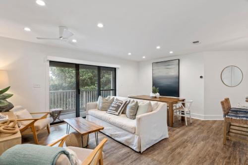 Seagrove Beach Apartment | Sunset & Seashells, 30A, Sleeps 8, Pool, Tennis Courts