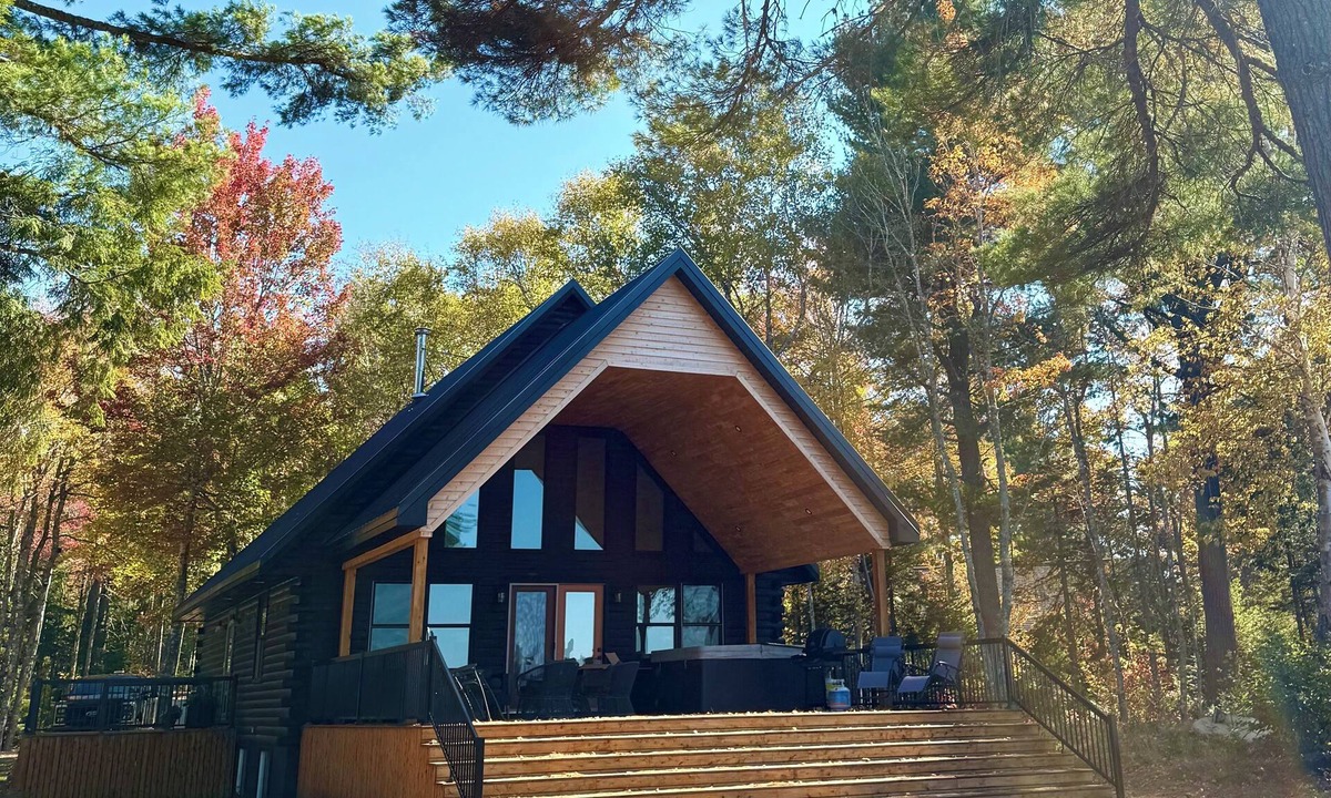 Mundleville Cabin | Sunset Shore Lodge. Pet friendly, Richibucto River